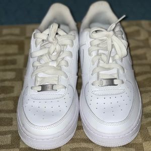 WOMEN'S NIKE AIR FORCE 1 LOW CASUAL SHOES